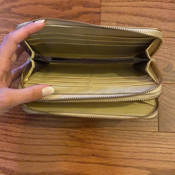 Michael Kors Wallet - Picture 3 of 5